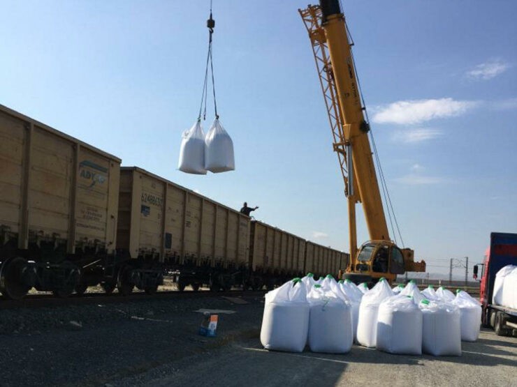 В Астраханской области впервые осуществлена перегрузка карбамида из Туркменистана
