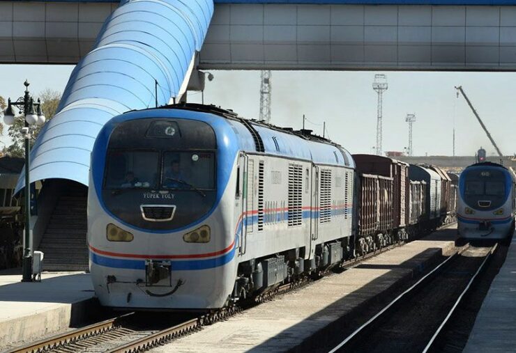 “Туркменские железные дороги” строят новый мост