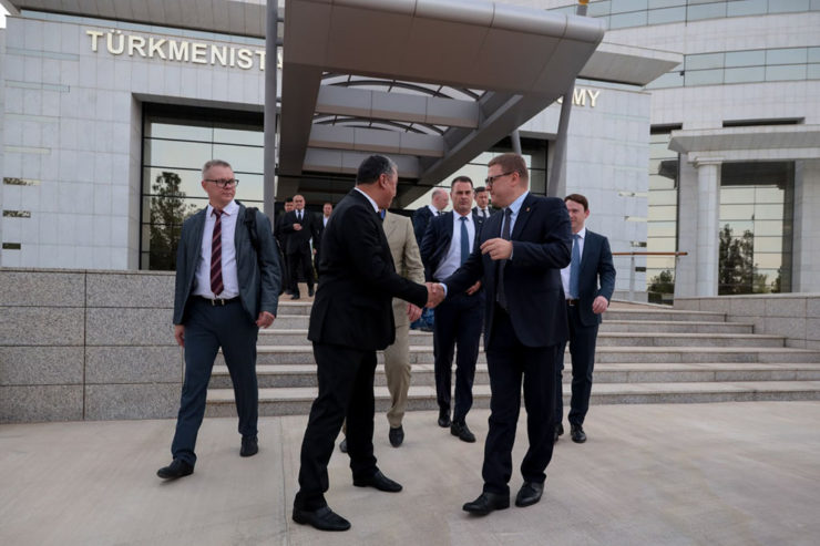 Губернатор Челябинской области прибыл в Туркменистан с рабочим визитом