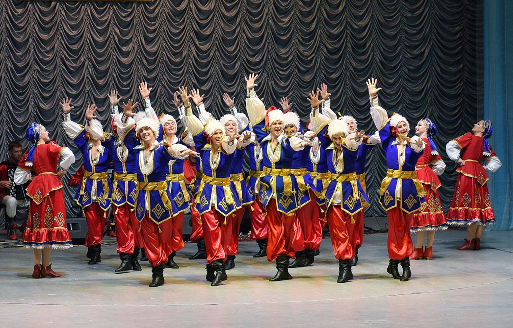 Танцевальный коллектив Урал из России выступил в Ашхабаде