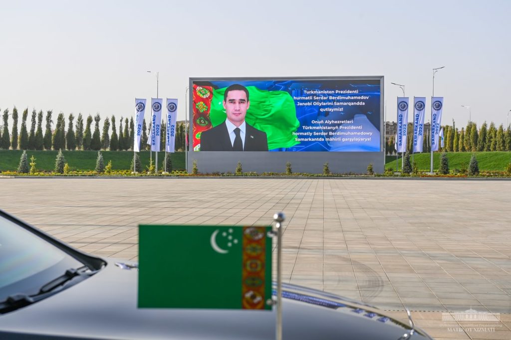 Сердар Бердымухамедов прибыл  в Узбекистан для участия в саммите ШОС