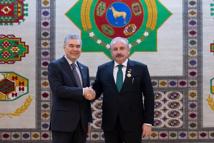 Председатель парламента Турции награжден за большую любовь к независимому Туркменистану