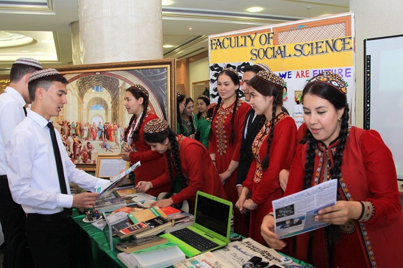 В Туркменистане будет создан электронный журнал Молодежь с Аркадагом