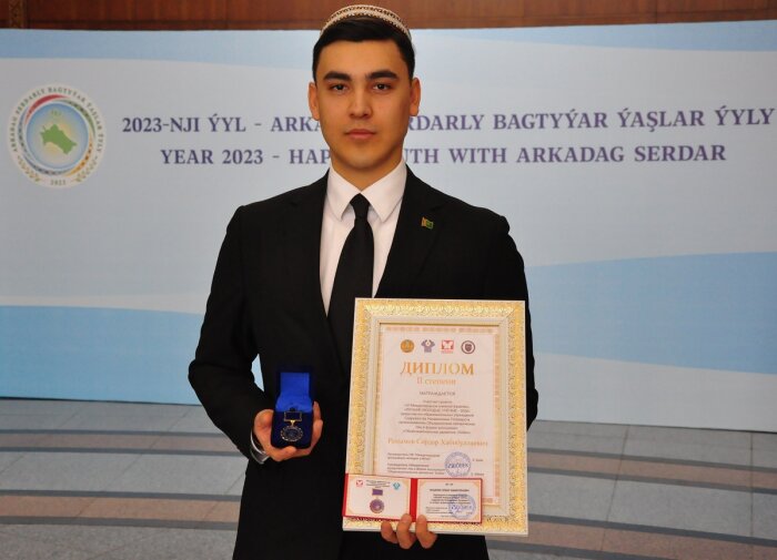 Туркменский студент стал лауреатом научно-образовательного конкурса среди стран СНГ
