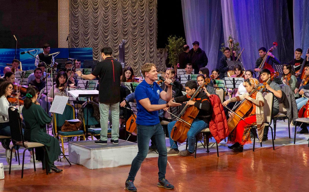 Артисты мюзиклов Бродвея проводят мастер-классы для деятелей искусства Туркменистана