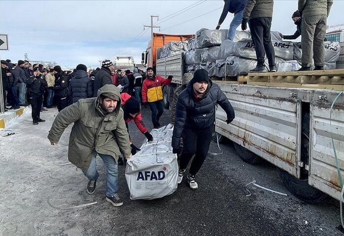 В Туркменистане открыт счет помощи пострадавшим от катаклизма в Турции